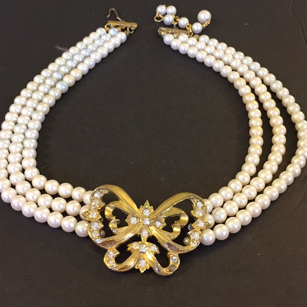 Vintage Avon necklace